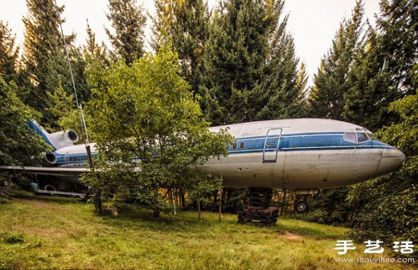 US retired engineer buys retired Boeing aircraft and renovates house