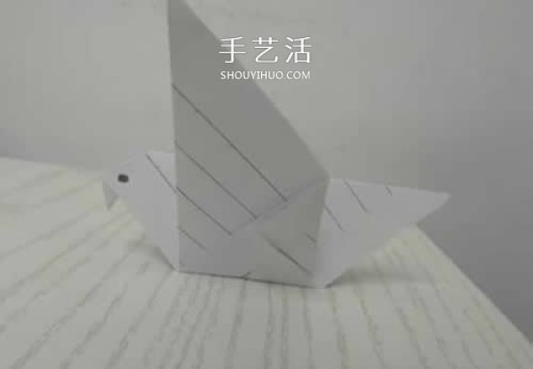 Kindergarten handmade origami tutorial, the simplest illustration of folding a dove of peace