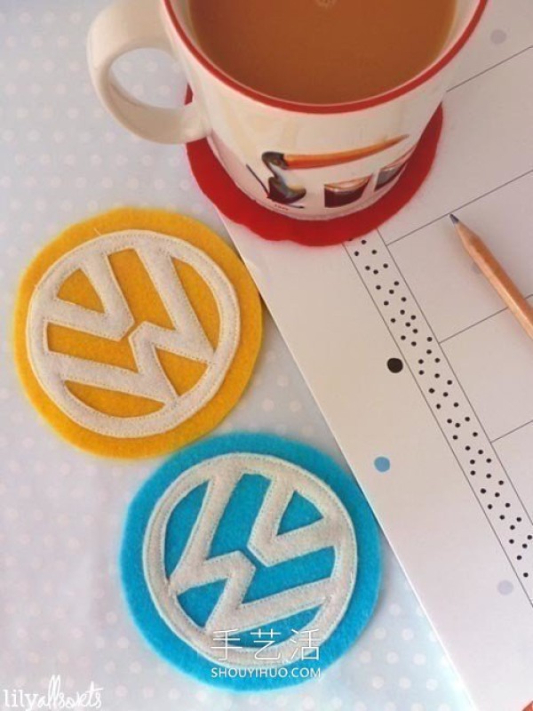 Tutorial on how to make a Volkswagen car logo coaster with thick felt cloth