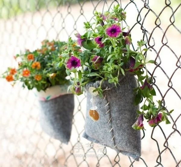 Repurpose an old sweater and use DIY to make a beautiful hanging flower pot bag! 