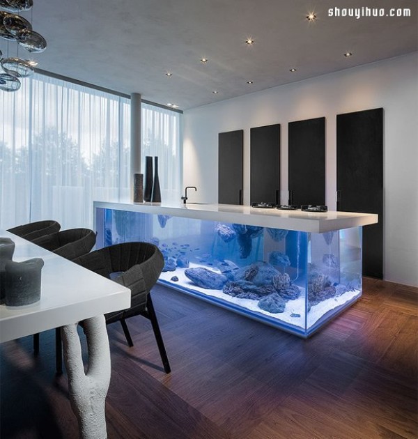 Amazing aquarium kitchen to enjoy the dreamy underwater scenery! 