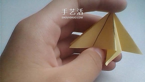 Illustrated process of origami using three-dimensional lilies for weddings