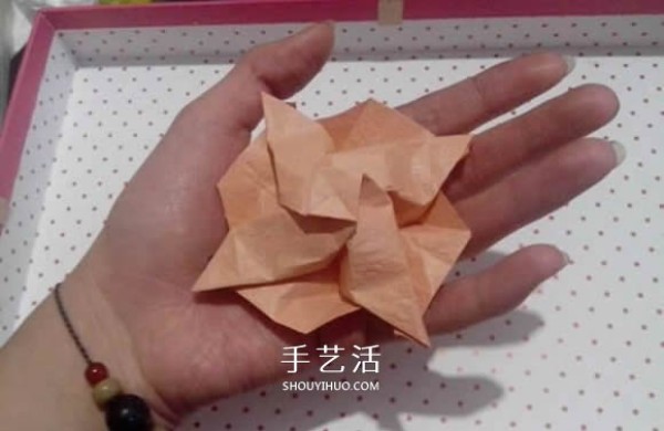 The best introductory tutorial for beginners with detailed illustrations of the Kawasaki rose fold method