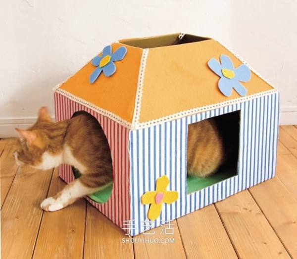 Use cardboard boxes to make a cozy house for cats! 