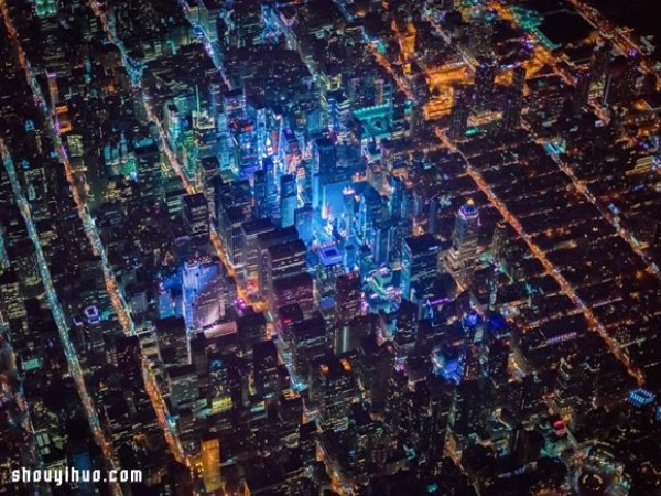 The breathtaking night view of New York captured in "GOTHAM 7.5K"