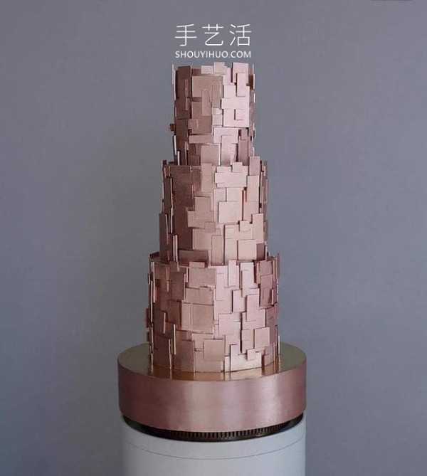 Towering creative cake that looks like an avant-garde sculpture in a museum