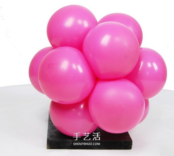 Illustrated balloon styling tutorial: Make a cute little pink pig step by step