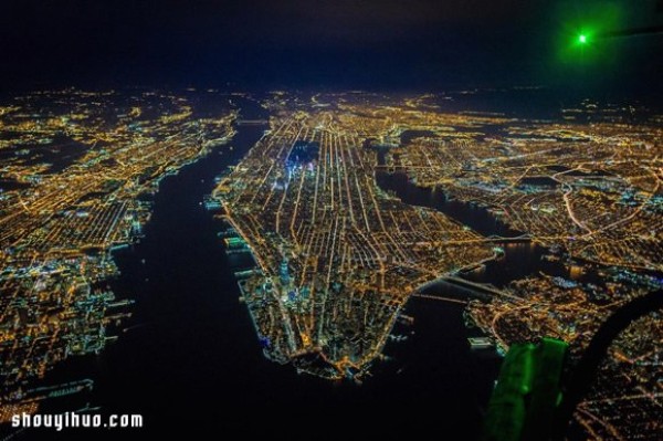 The breathtaking night view of New York captured in "GOTHAM 7.5K"