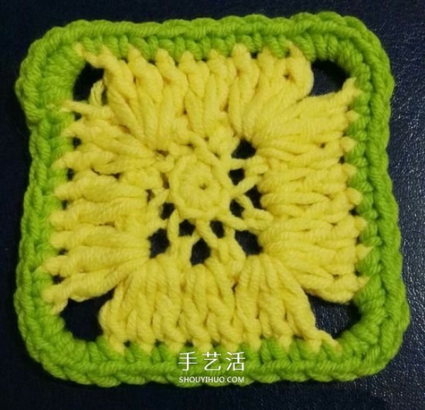 Warm and beautiful! Illustration of how to crochet zinnia cushion