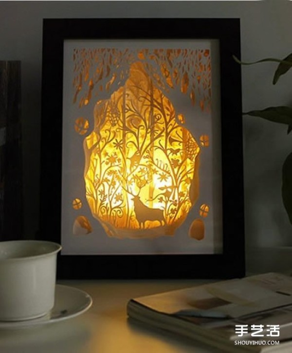 The picture of the exquisite paper carving night light seems to hide the magical fairy tale kingdom