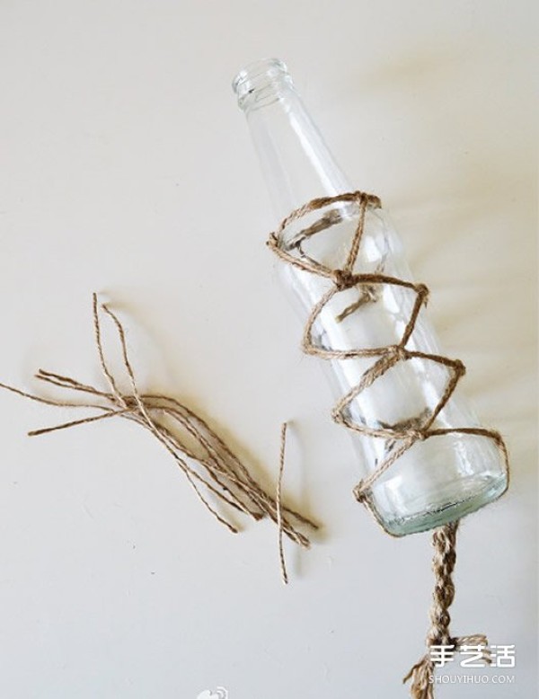 How to make DIY hanging vases using hemp rope and glass bottles