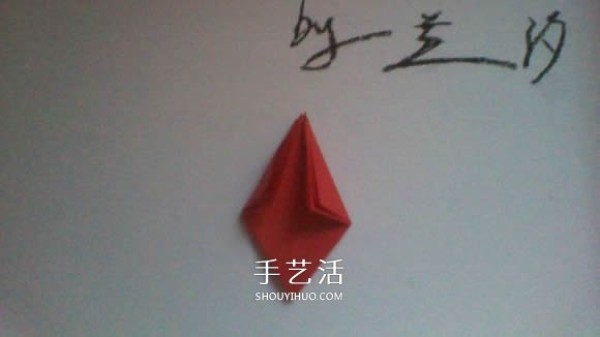 The steps of folding Higanhua are illustrated and the process of origami is detailed