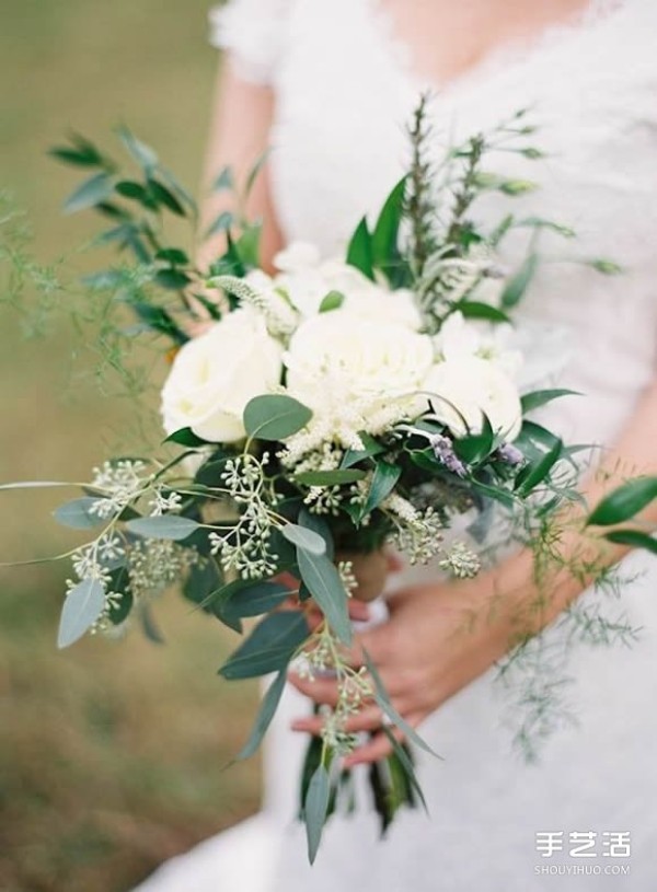 The traditional and fresh grass-green wedding design that abandons the bright red and pink colors