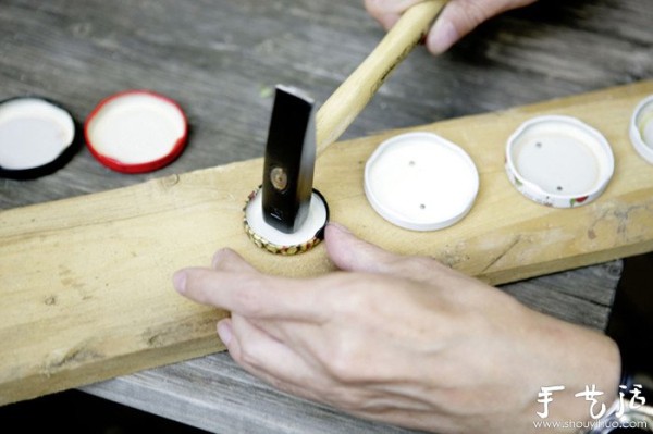 Super practical home crafts: DIY storage racks for glass bottles and jars