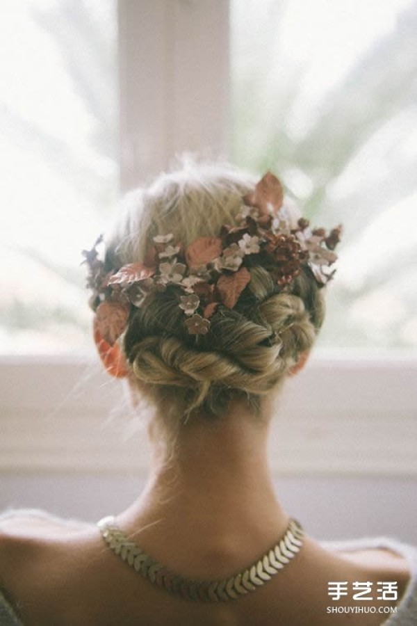 Simple and romantic wedding hairstyle for brides-to-bes reference! 