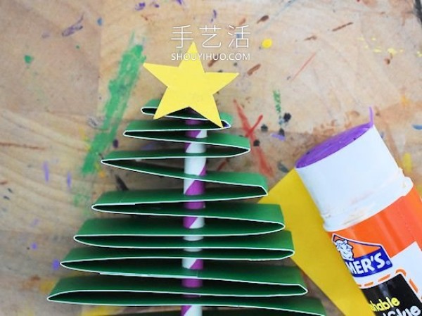 A tutorial on how to make a simple cardboard Christmas tree