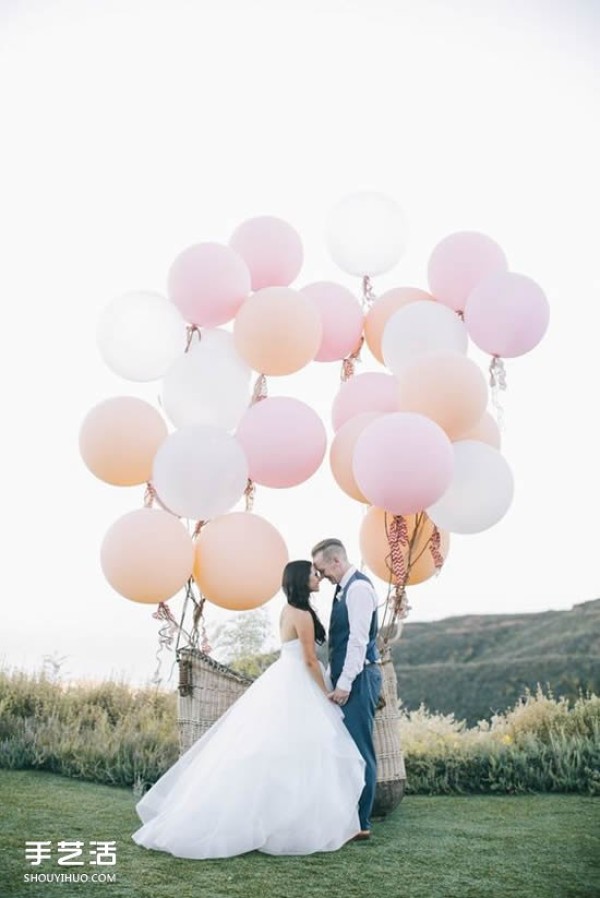 To create romantic wedding photos and the wedding scene, you must learn how to decorate DIY