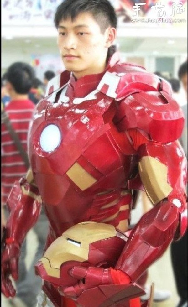 Iron Man fans build Iron Man armor with their own hands