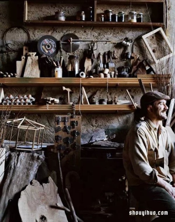 Andrea Brugi, a time craftsman who focuses on simple and beautiful life