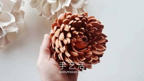 Exquisite handmade porcelain flowers! Looks like real beautiful flowers