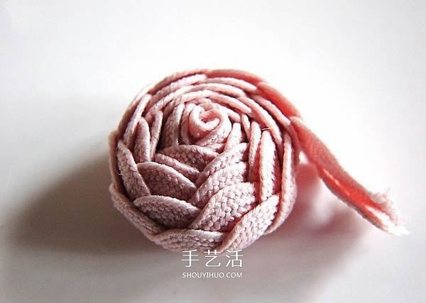 DIY diagram of hand-made cloth rose ornaments with flower cloth roses