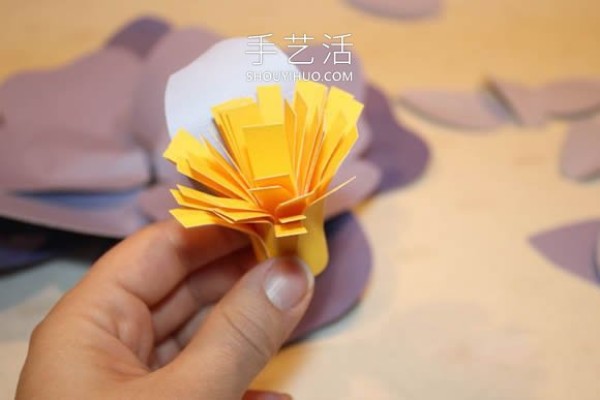 Tutorial on how to make three-dimensional peonies by hand with paper