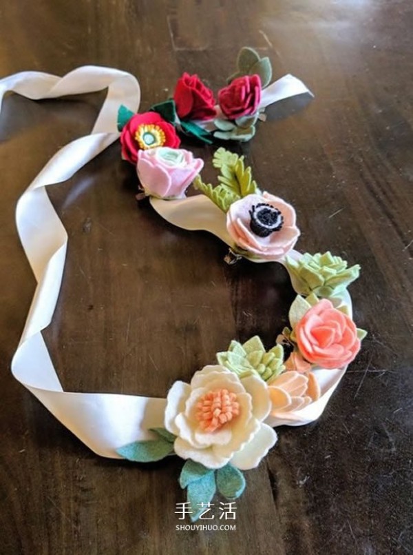 How to make lots of felt flowers and DIY a beautiful garland headdress