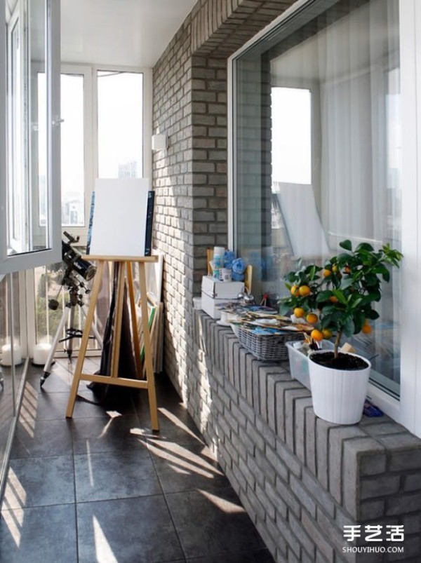 These simple little ideas for charming small balcony layout design are worth trying