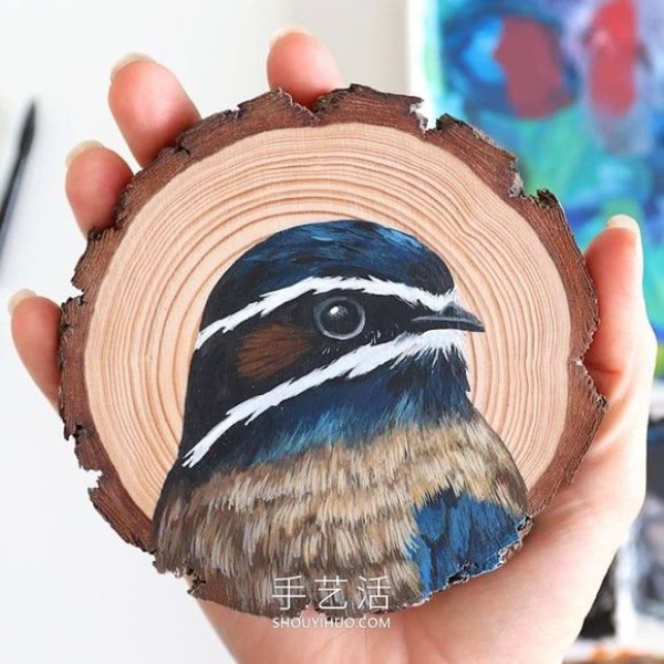 The artist spent 100 days painting 100 species of birds on wood chips