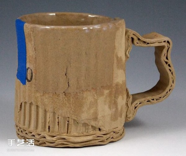 Old ceramic works: simulated corrugated paper and metal cans are super realistic