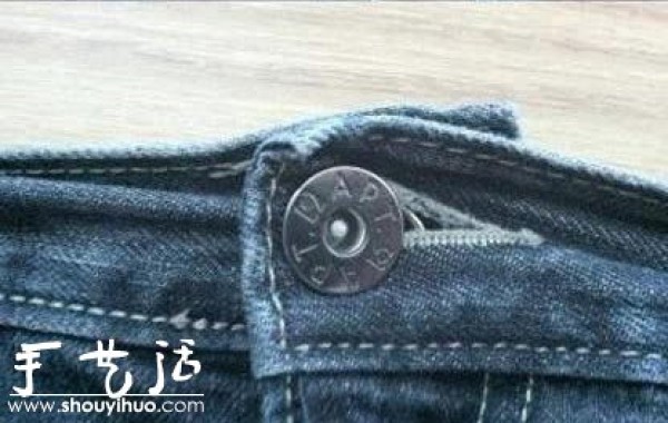 Life hack: Put a buckle on the zipper of your jeans