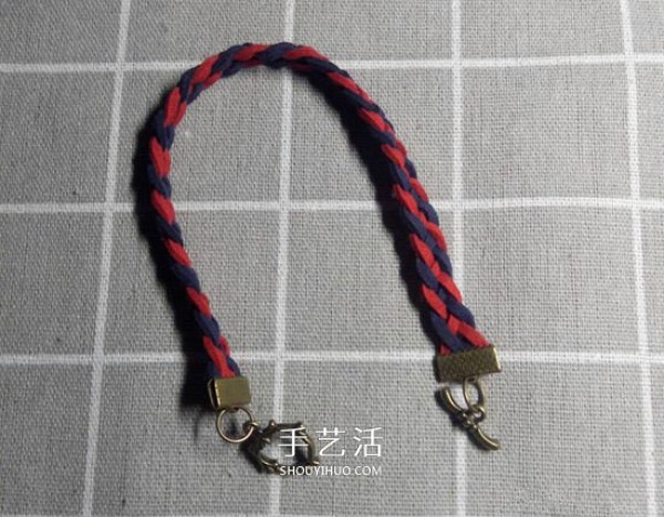 How to braid a retro-style two-color bracelet. Illustration of a four-strand leather rope braided bracelet