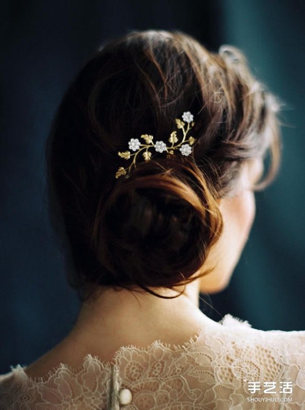 Four kinds of dreamy garlands for the bride and unconventional bridal headwear