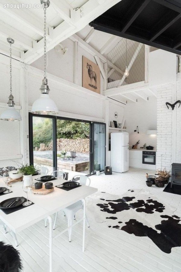 Barn renovation is also beautiful, low-key fashionable villa design in black and white