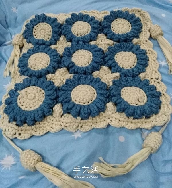 Illustrated crochet pattern of a square cushion with tassels and a two-color sunflower pattern~