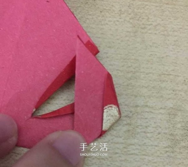 A simple origami maple leaf tutorial with red envelope and maple leaf folding instructions