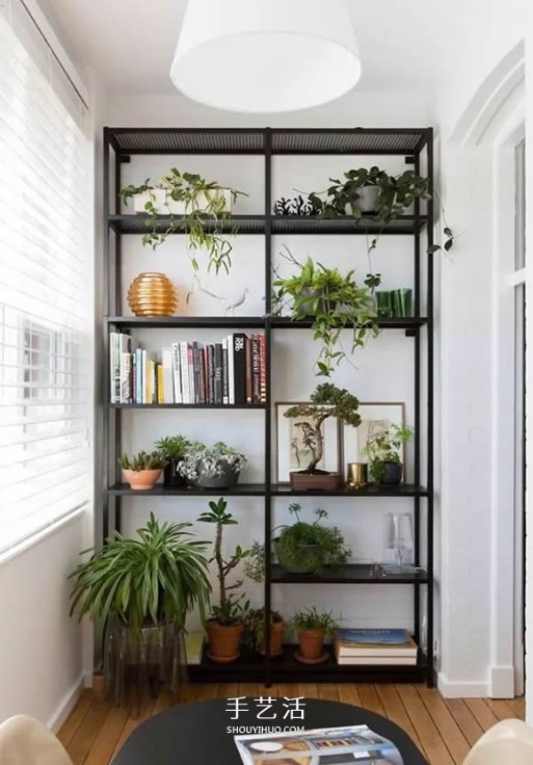 Pictures of flowers on a small balcony, beautiful and space-saving! 