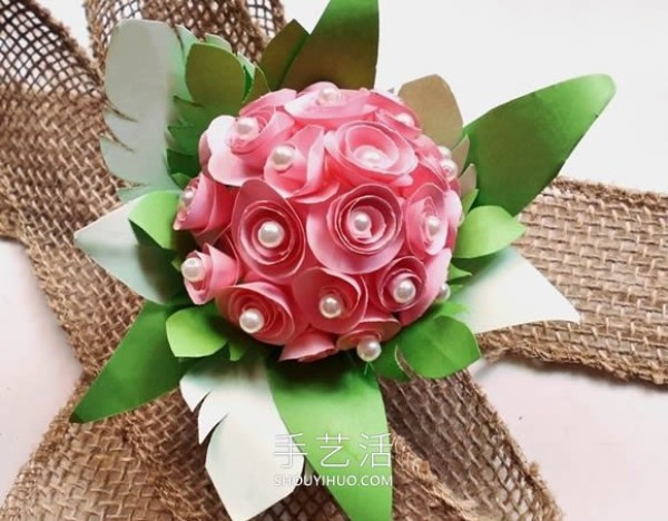 Illustrated tutorial on how to make simple paper rose balls