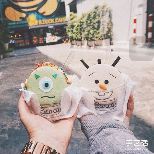 The cartoon-style macaron ice cream Bonca that combines fantasy and evil