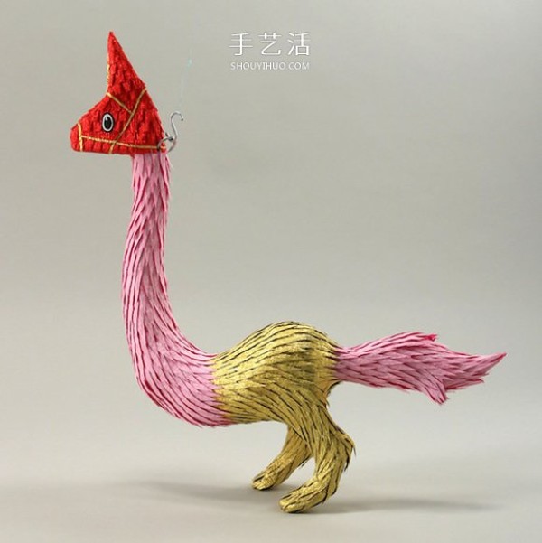 Fantasy creature sculptures made of paper, a surreal pi?ata work! 