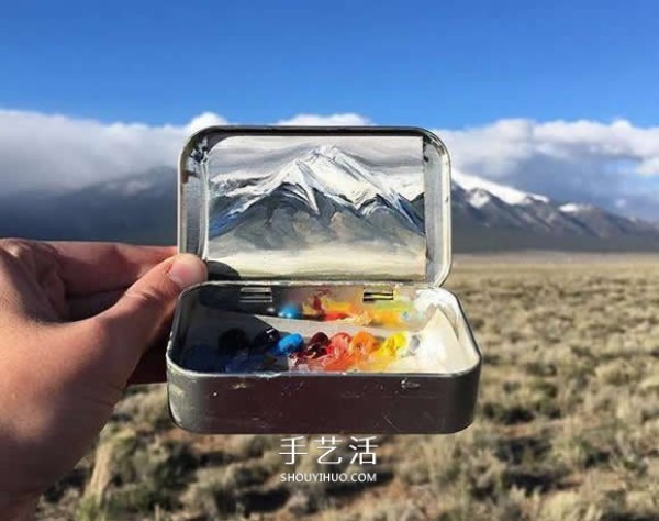 The world of oil paintings in a tin box of mints takes away the most beautiful scenery