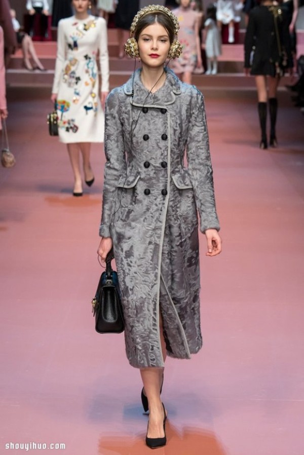 Dolce & Gabbana 2015 Autumn and Winter Fashion: An Ode to Mothers Love