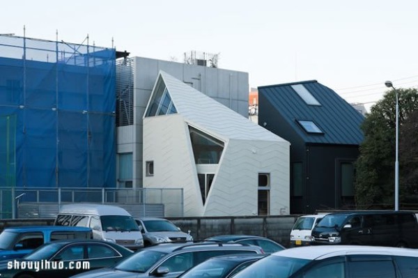 Tokyos avant-garde cookie house layout design that is both a home and a shop