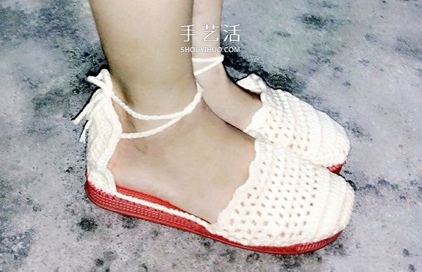 The crochet method of cool sandals illustrates the method of crocheting womens sandals