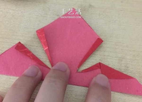 A simple origami maple leaf tutorial with red envelope and maple leaf folding instructions