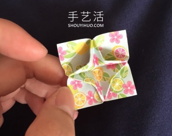 An illustrated tutorial on how to fold a simple origami flower for children