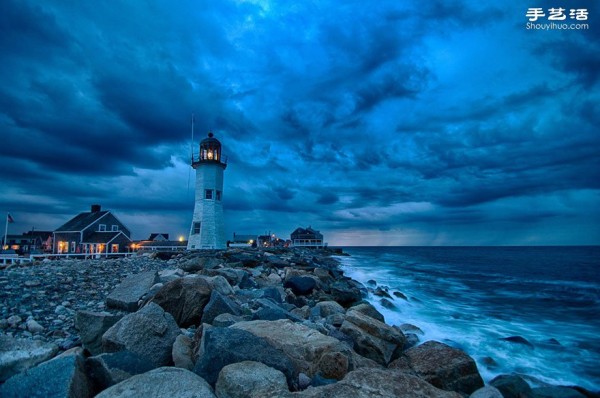 Photo album of lonely and magnificent lighthouses around the world