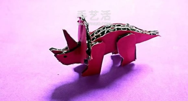 Tutorial for children to make a corrugated cardboard triceratops