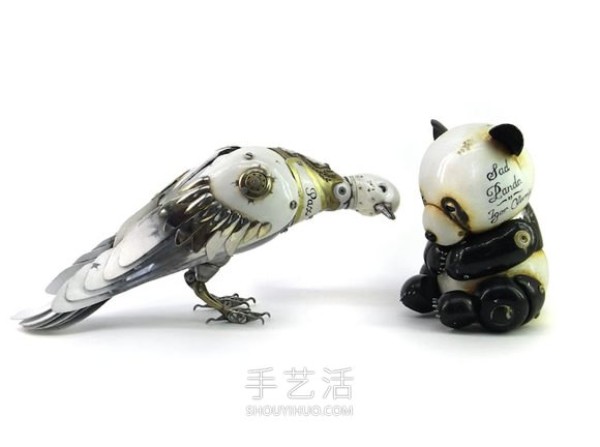 Discarded mechanical parts to DIY steampunk-style animal sculptures