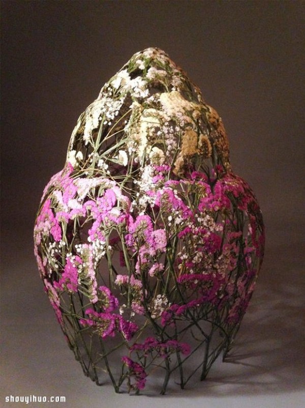 Exquisite pressed flower art: flower basket works created by pressed flower technology